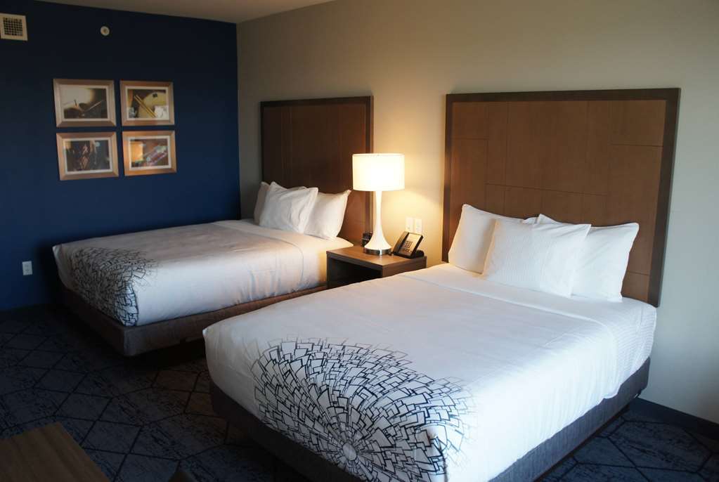 La Quinta Inn & Suites By Wyndham Kansas City Beacon Hill Pokój zdjęcie